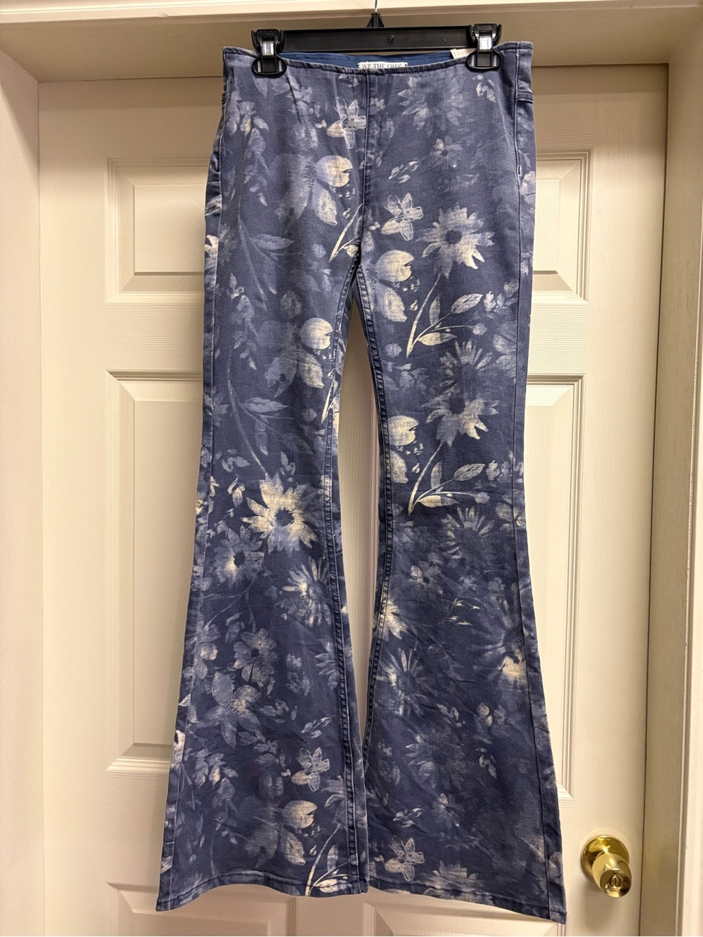 WE THE FREE Blue Floral Flare Jeans Women’s Pull On Free People